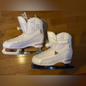 Women’s skates